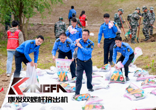 康發(fā)雙螺桿擠出機(jī)參與葛塘街道開展主題為“防范災(zāi)害風(fēng)險,護(hù)航高質(zhì)量發(fā)展”宣傳活動暨防汛搶險應(yīng)急演練