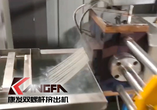 65高扭+PLC，尼龍加纖雙螺桿擠出機(jī)試機(jī)